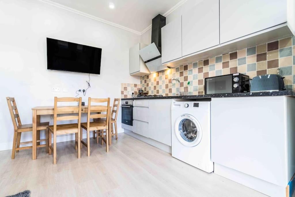 Beautiful Flat With Free Parking Apartment Birmingham Luaran gambar