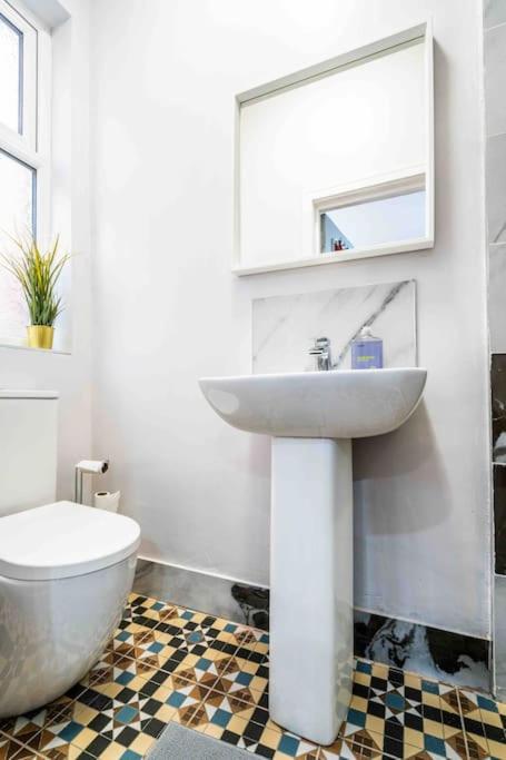 Beautiful Flat With Free Parking Apartment Birmingham Luaran gambar