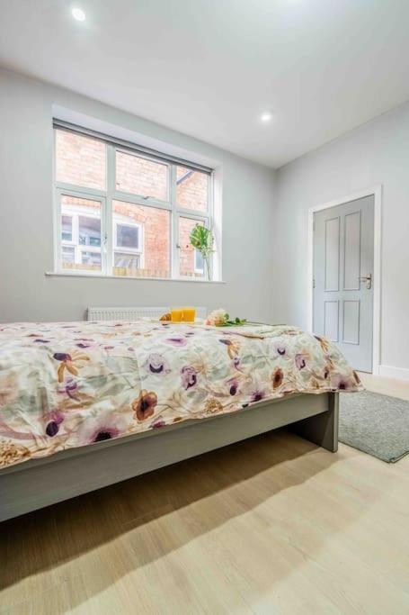Beautiful Flat With Free Parking Apartment Birmingham Luaran gambar