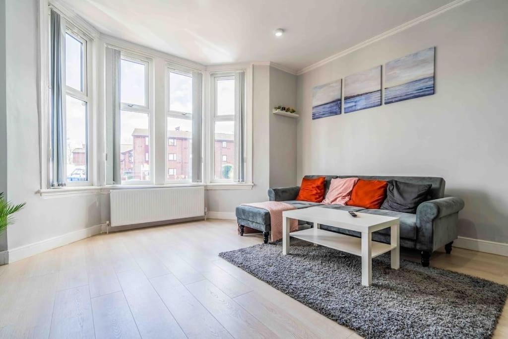 Beautiful Flat With Free Parking Apartment Birmingham Luaran gambar